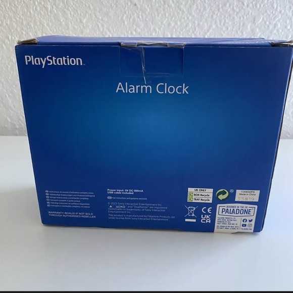 PlayStation PS4 Controller Alarm Clock Paladone White & Black USB Input NEW - Picture 5 of 5